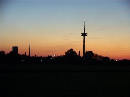 Moers : Fernmeldeturm, Abenddämmerung